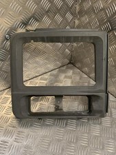 Enjoliveur de phare droit