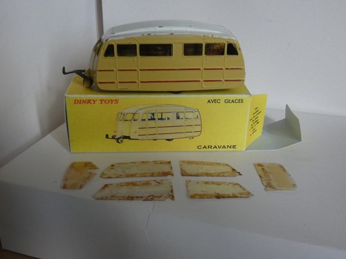 Voiture miniature dinky toys - voiture,