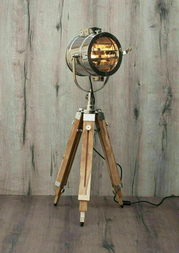 Ancien lampadaire trépied - , en