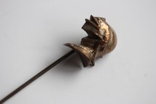 Épingle à cravate heaume