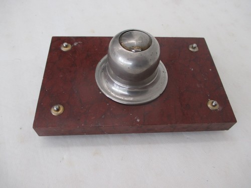 Ancien encrier sur socle - sur,