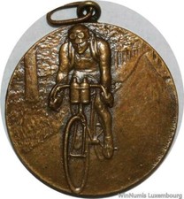 V1738 Médaille Le Premier Pas