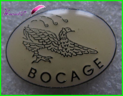 Pin bocage avec oiseau - un,