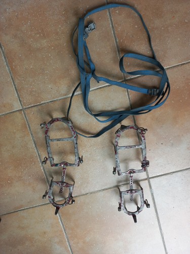 Ancienne paire crampons de - paire,