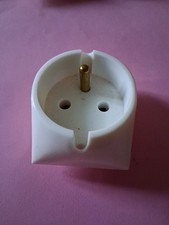 1 Prises deux pôles plus