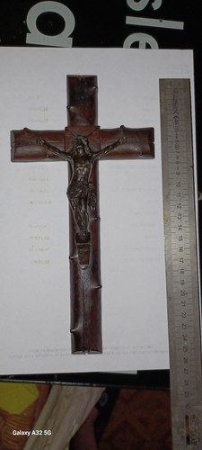 Crucifix vintage bois exotique