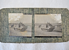 CARTE PHOTO STEREO CHAR MILITAIRE BARAQUES SOLDATS WW1 GUERRE 1914 VIEW STEREO