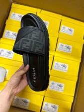 Claquettes Fendi Noir, plusieurs taille disponibles