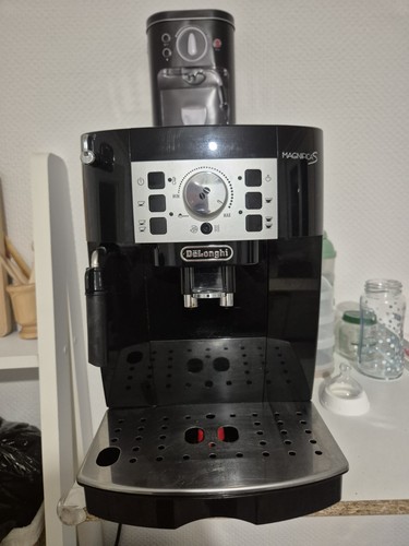 Longhi magnifica machine - s,