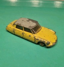 Dinky Toy  Citroën DS 19 . 1/43 . Jaune  Toit Gris . 24 C . Made France Mécano 