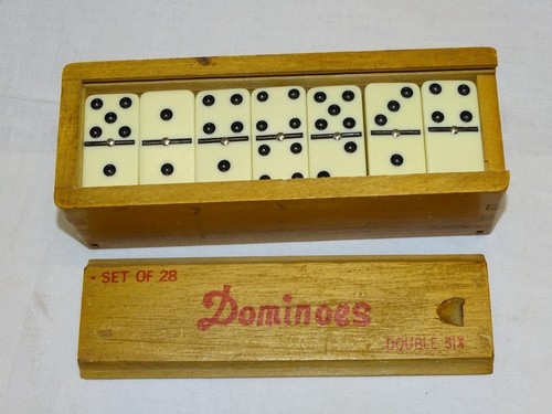 Ancienne boite 28 - 28, dominos