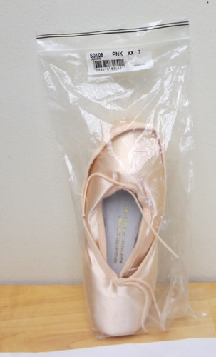 Bloch axiom pointe shoes - bloch,