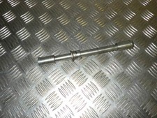 Kawasaki 750 ZR7 - AXE Roue AV