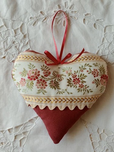 Coussin porte cœur - cœur, à
