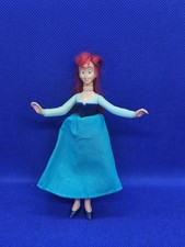 Ariel Robe Bleue, La Petite