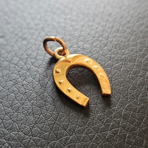 Petit pendentif fer cheval - à,