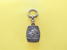 ANCIEN PORTE CLÉS AUGIS CAMION RELAIS ROUTIER DES BOUTES A TRESQUES GARD TEL. 8