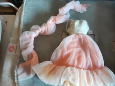 robe et boa barbie peach and