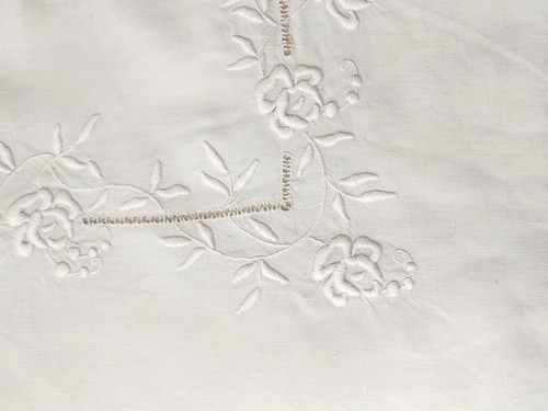 Drap ancien brodé - , .