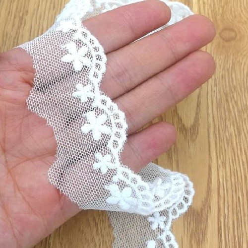 Dentelle blanc crème brodée - dentelle,