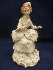 Figurine en Porcelaine Dame au Chapeau fleuri Rose Biscuit SITZENDORF - MEISSEN