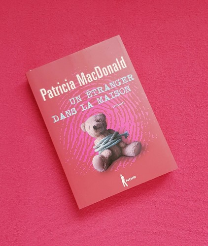Livre un étranger dans - étranger,