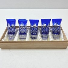 Lot de cinq vitres taillées