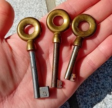 3 Clefs clés anciennes Old key  bronze meuble commode placard serrure N°39A