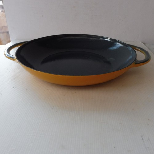 Plat four feu - &, fonte