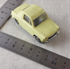 Ancienne petite voiture en plastique, Vespa 400 jaune, miniatures Norev