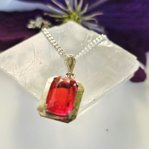 Collier style art - collier, rubis