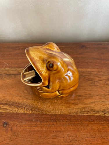 Grenouille cendrier en - grenouille,