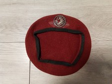 beret rouge hussard   parachutiste avec son insigne coinderoux