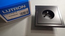 Prise de courant LUTRON RANIA - Vente à l'unité - Noir Mica - RN-RE16-B-IMC-M