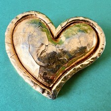 Broche coeur Édouard Rambaud Paris vintage métal doré effet craquelé 4.5 cm