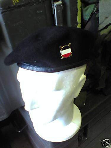 Béret noir serbe insigne - béret,