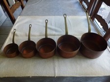 SERIE DE 5 CASSEROLES EN CUIVRE ET BRONZE