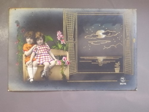 Cpa deux jeunes enfants assis - jeunes,