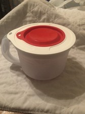TUPPERWARE 8 CUP MEASURING