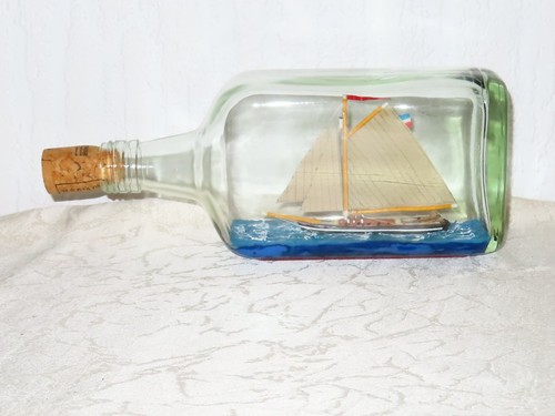 Bateau dans une - dans, bouteille