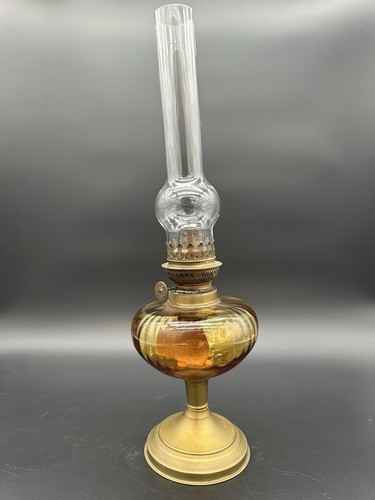Ancienne lampe pétrole en - à,