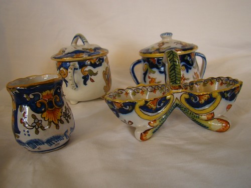 Deux petits pots un - petits,