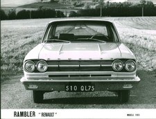 Photo de presse ancienne automobile voiture Renault Rambler 65 usine Billancourt