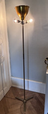 Maison CHARLES ( Signée )  Lampadaire tripode en laiton et bronze doré.