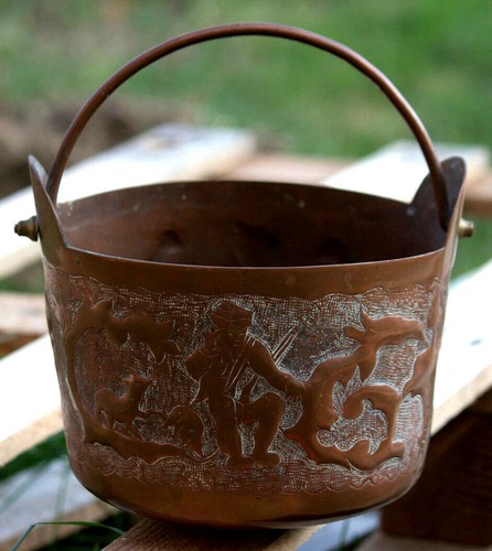 Seau cuivre ancien repoussé