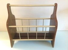 Porte-revue en métal doré et bois imitation teck années 60-70