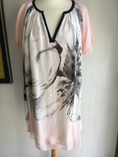 Robe 100% soie légère rose et crème imprimée noire T: 40