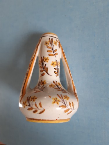 Petit vase faïence - , signé