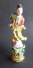 Guan yin en porcelaine 1900 avec fleur de lotus, marqué porcelain chinese figure