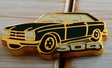 BEAU PIN'S VOITURE PEUGEOT 304
